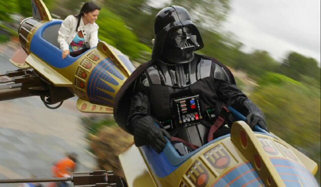 darth-vader-disneyland